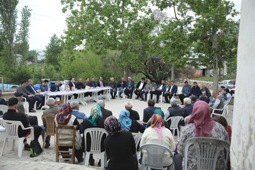 Kaymakam Berker ÇIRAK,  Gireğiyeniköy, Mazılık ve Uzunkuyu mahallemizde ikamet eden vatandaşlarla biraraya geldi.