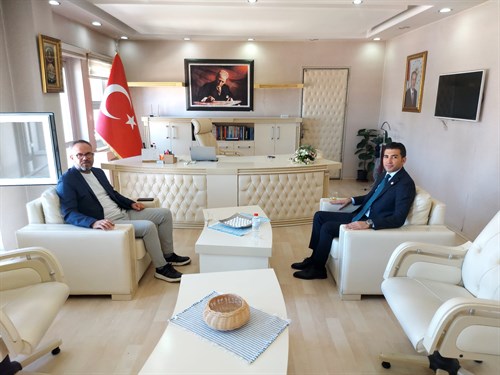 İlçemiz Belediye Başkanı Mustafa Akgedik'den Kaymakamımız Hasan Ali Kurt'a Hayırlı olsun ziyareti.